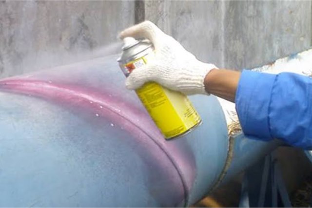 Liquid penetrant applied on a component