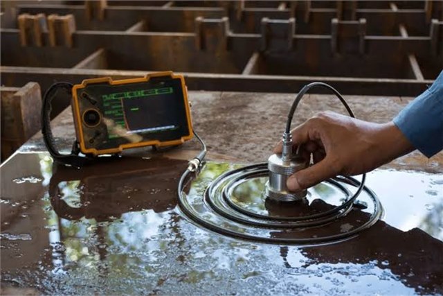 Ultrasonic testing instrument in use